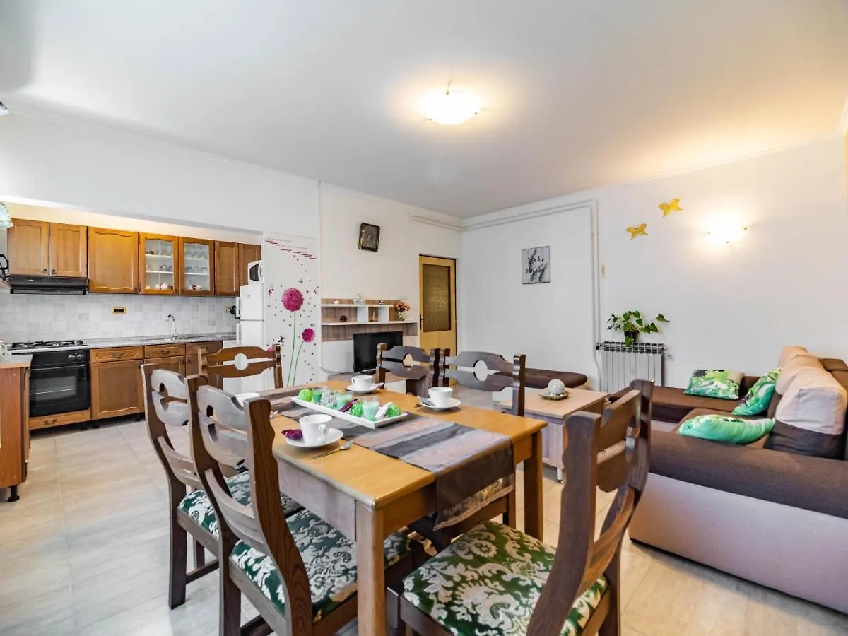 Vacation Apartment With Pool Loborika Kroatië