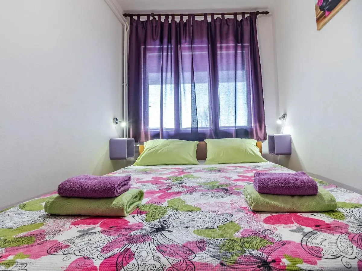 Vacation Apartment With Pool Loborika