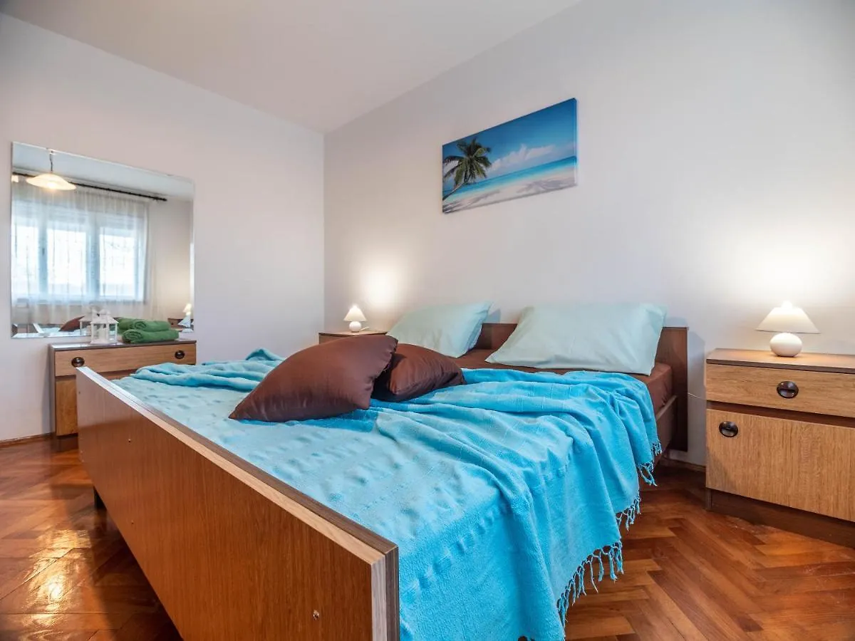 Vacation Apartment With Pool Loborika