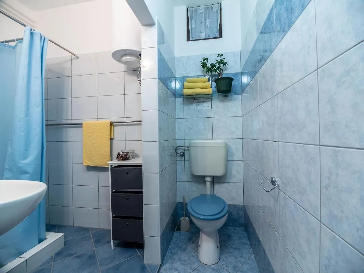 Vacation Apartment With Pool Loborika