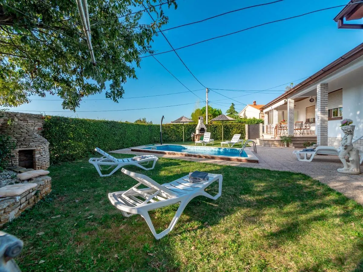 Vacation Apartment With Pool Loborika Kroatië