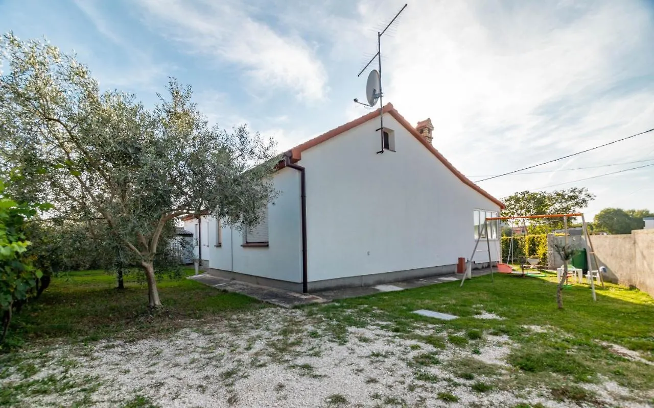 Vacation Apartment With Pool Loborika 0*,